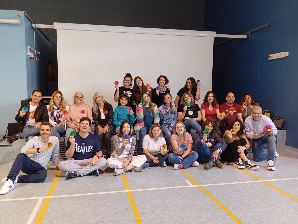 Un matí ben profitós amb <a href="/percucolours/">Mr. Noé</a> celebrant el 2n taller de les XXVIII Jornades pedagògicomusicals de les TTEE. 🌸🎼🌺🎶♥️🎵 Moltes gràcies a <a href="/NoeFores/">Mr. Noé</a> #escolaconsolferre #ajuntamentamposta #crpmontsia #grupmestresmusica