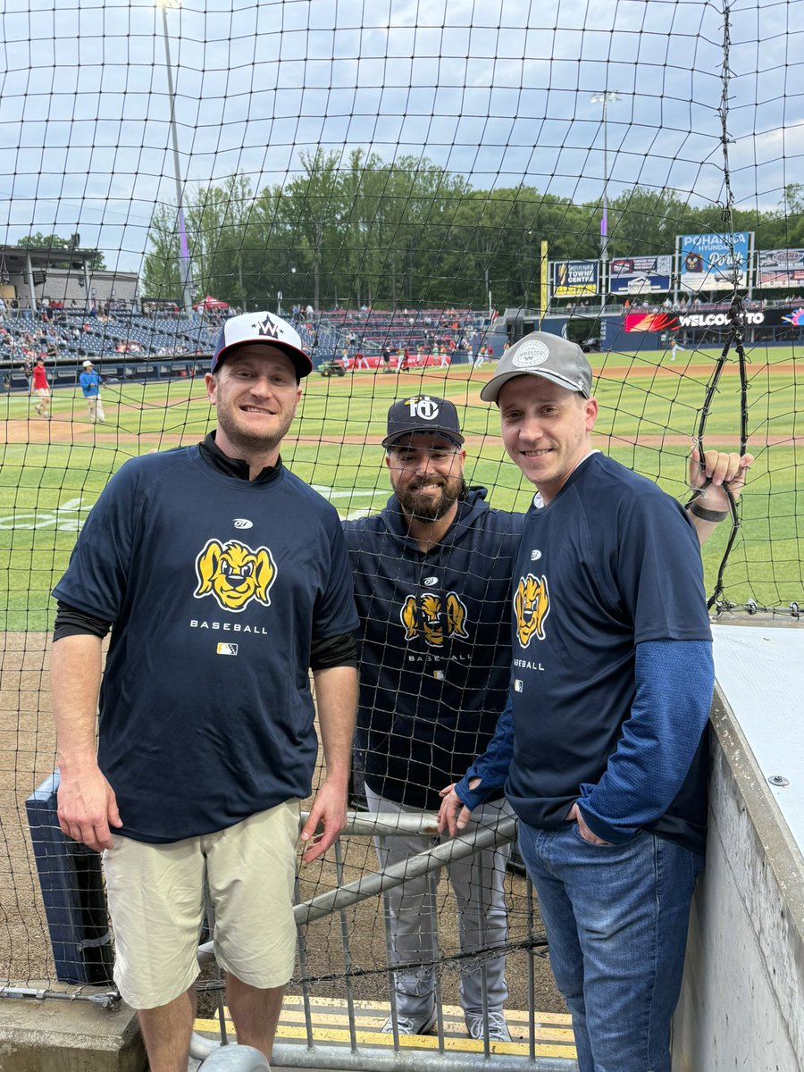 cestrain222's tweet photo. Great ballpark, great time 

Great to see our boy @busterschnides 

@ChasRiverDogs @FredNats https://t.co/80x1ZfahnB
