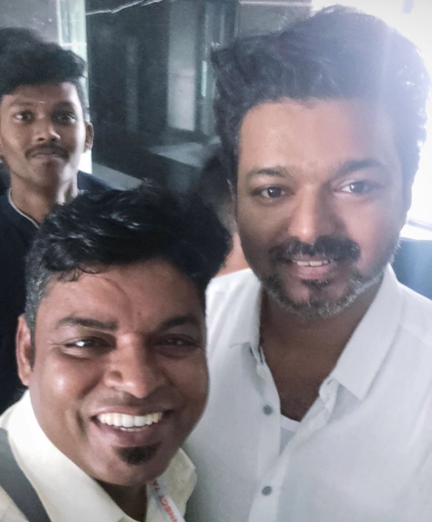VijayFansTrends's tweet photo. Thalapathy Selfie 🤳 https://t.co/iGvcHMSRdp