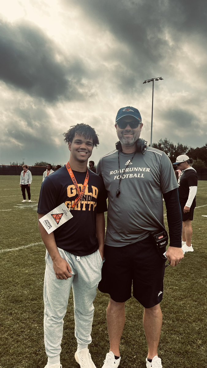 JordnPhillips's tweet image. Had a GREAT time @UTSAFTBL spring practice talking to and meeting coaches .Thank you for the hospitality . @CoachLeonardTX @CoachNickOlvera @hunter_walling @Coach_DrP @CoachBurkeJ @coachjordan03 @DamianDevon @coachpspeed @Marchen44 #BirdsUp 🤙🏽 #210TriangleOfToughness