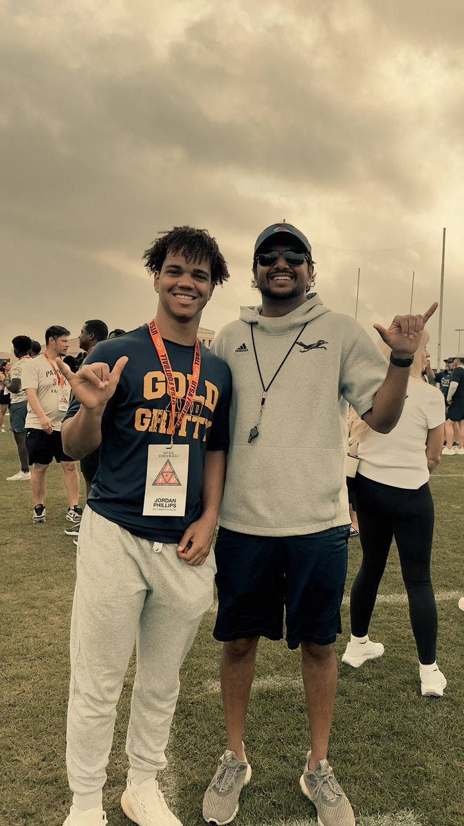 JordnPhillips's tweet image. Had a GREAT time @UTSAFTBL spring practice talking to and meeting coaches .Thank you for the hospitality . @CoachLeonardTX @CoachNickOlvera @hunter_walling @Coach_DrP @CoachBurkeJ @coachjordan03 @DamianDevon @coachpspeed @Marchen44 #BirdsUp 🤙🏽 #210TriangleOfToughness