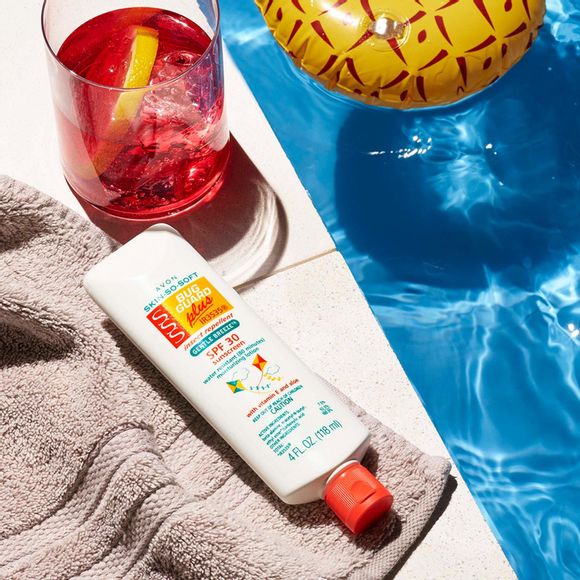 harri37864's tweet photo. Bugs biting at dawn &amp; dusk? 🦟🛡️ Trust Avon’s Bug Guard! Repels ticks (Lyme!) &amp; more. Stay safe outdoors — shop now: https://t.co/yX0KWnmgx2 https://t.co/aXkHGu3FJE