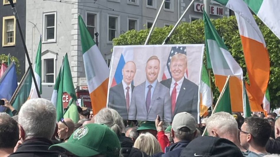 It’s impressive how a handful of foreign billionaires have co-opted the so-called Irish far right.

Irish marching in Dublin believing foreign billionaires &amp; the ideas they support will make their lives better. Conned by the very people wrecking their lives, communities &amp; country