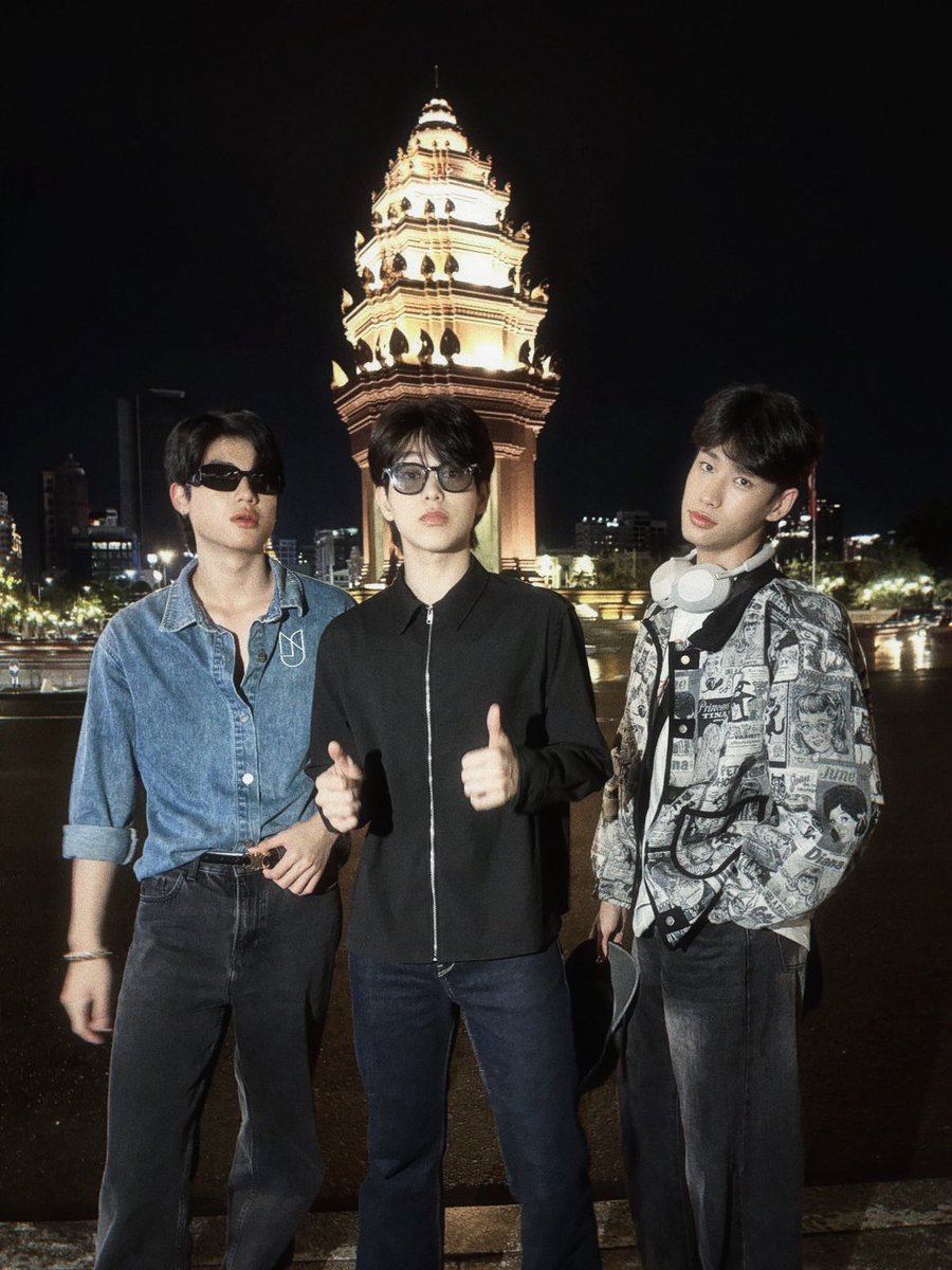 สามหนุ่ม! กฤษฎิ์ ภพ เอ็นเจ เช็คอินแลนด์มาร์กในกรุงพนมเปญยามค่ำคืน 🌌

#LoveSick2024FMinPP
#LoveSick2024AfterSchoolFMinCambodia 
#krmjtc #ppophs #njprompt