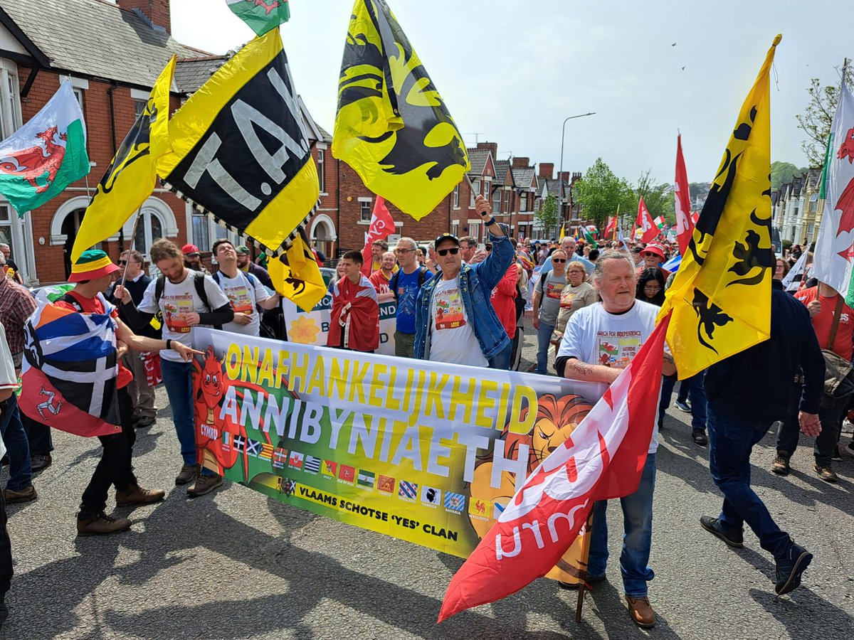 CYMRU RYDD ! FREE WALES !

TAK, Vlaamse Volksbeweging en de Vlaamse Schotse yes clan liepen mee in de mars in Barry voor Wales onafhankelijkheid