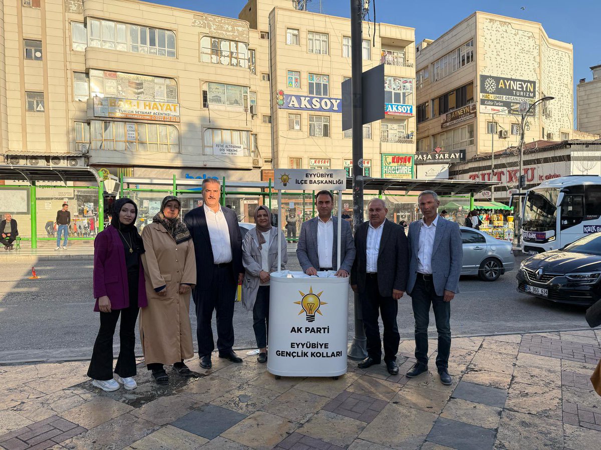 📍YILDIZ MEYDANI 

SEN YOKSAN BİR KİŞİ EKSİĞİZ.

İlçe Başkanımız Süleyman Elgün, Belediye meclis üyelerimiz ile birlikte;

📌 İlçe Kadın Kollarımız tarafından yürütülen Yeni Üye Kayıt Standımızda yapılan çalışmaları yerinde inceledi.

#SevdamızEyyübiye 

<a href="/RTErdogan/">Recep Tayyip Erdoğan</a> <a href="/Akparti/">AK Parti</a>