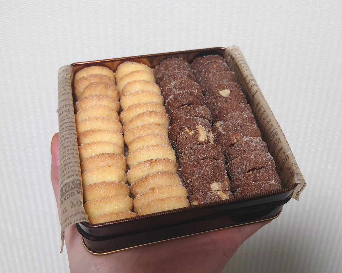 kacchan_towerz's tweet photo. 明日家で仕事する時のお供に
仕事帰ってきてご飯食べずに黙々とクッキー作ってた🍪笑

この前会社のホワイトデーで貰った
チョコレートの入れ物に入れたらぴったりやった〜❤️‍🔥❤️‍🔥

旦那用100枚
私用100枚

月曜日会社に持っていこう〜🫶🫶 https://t.co/My3a7qQ6mM