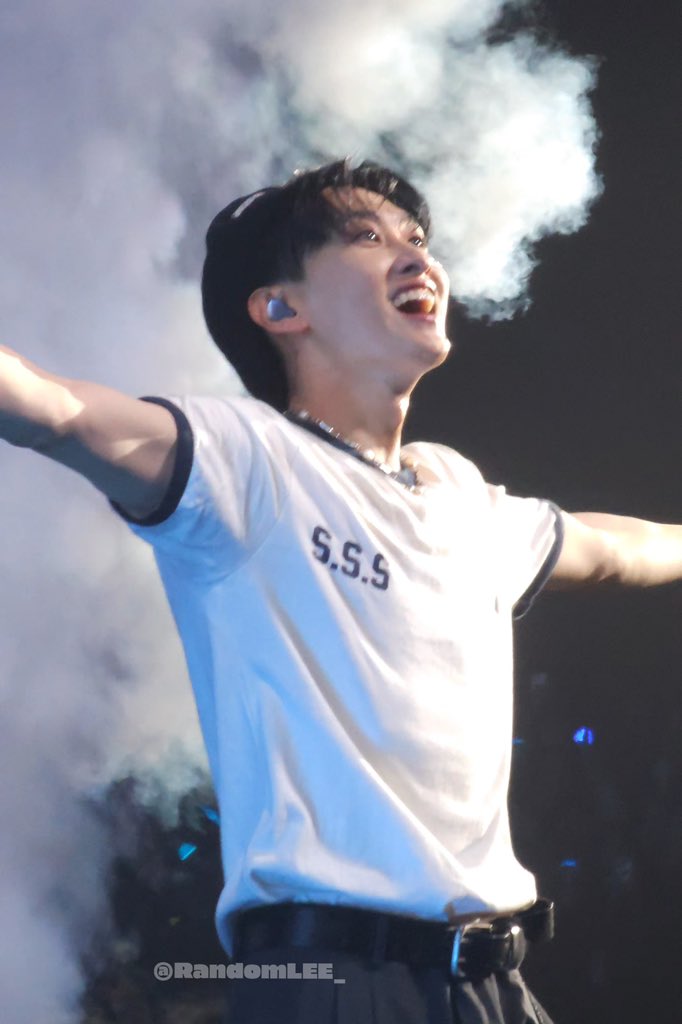 RandomLEE_0806's tweet image. EUNHYUK LIVE TOUR 2025 -Limitless: Time- Special in SEOUL &amp;lt;DAY 1&amp;gt;

#은혁 #银赫 #李赫宰 
#EUNHYUK #ウニョク
#슈퍼주니어DnE #SuperJuniorDnE
@AllRiseSilver