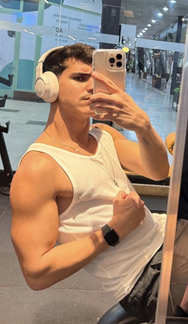 socrazymagrao's tweet photo. Imagina um tapa do Drico, te desmonta 💪🏻 mlk tá muito grande https://t.co/RZQKTrt49F