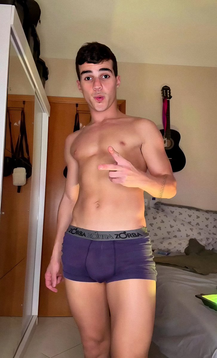 socrazymagrao's tweet photo. Imagina um tapa do Drico, te desmonta 💪🏻 mlk tá muito grande https://t.co/RZQKTrt49F