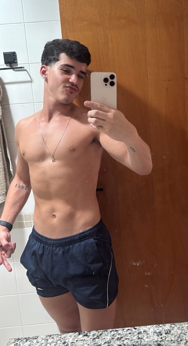 socrazymagrao's tweet photo. Imagina um tapa do Drico, te desmonta 💪🏻 mlk tá muito grande https://t.co/RZQKTrt49F