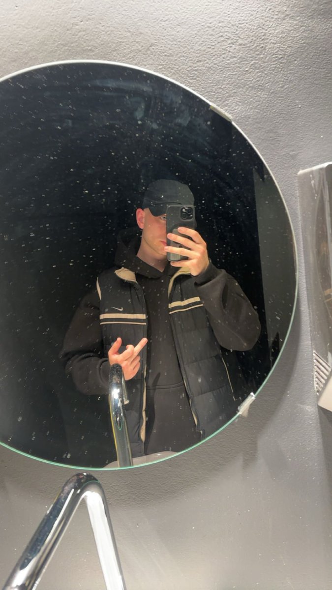 MasterJuliaan's tweet photo. Ich bin einfach wunderschön, während du auf den Knien bist und bellst wie ein kleiner Wau Wau 🐕
#cashmaster #slave #gay #geldsklave #zahlschwein #zahlsklave #paypig #geldherr #alpha #feetdom #alphaproll #melken #feet https://t.co/0p3SL5KHHV