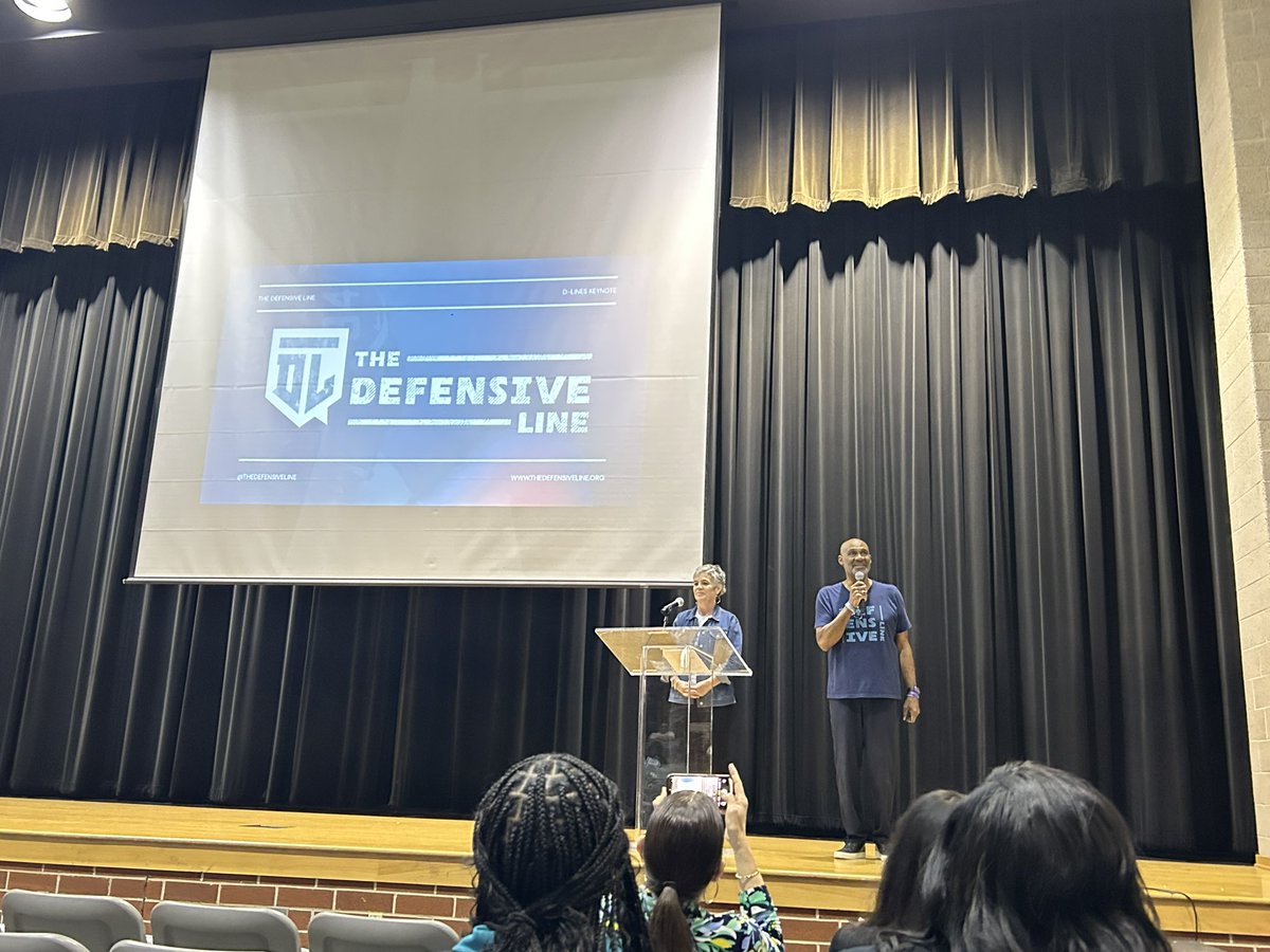 #MentalHealthAwareness at Empowering Families forum <a href="/emmettjconradhs/">Emmett J. Conrad HS</a>  discussing how parents can help their children in their mental health struggles.