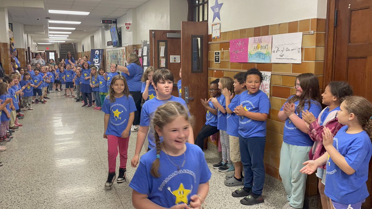 sydneyrendean's tweet photo. MAP Prep Rally with WY,K,1,2 cheering on our 3-5th graders! You are SMARTER than you think, BRAVER than you feel, STRONGER than you seem. YOU can do hard things!!! @BowermanStars @officialSPS https://t.co/7SsiUmHESp