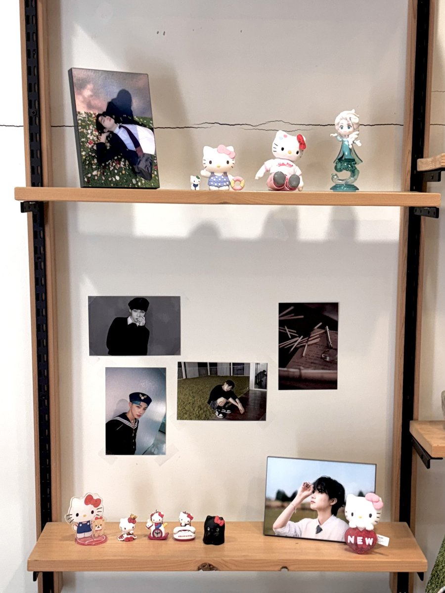 uouding's tweet photo. 📍제스플뢰르

4월생에 딱 맞는 푸릇푸릇한 인테리어가 너무너무 예뻤어요 ㅠㅠ 🩵 넥타 차니를 너무 좋아하는 1인으로서 눈이 너무 행복했어요. 꽃 냄새도 너무 좋아서 계속 맡게 됐어요 🌸🌷

#Petals_For_You
#영원한_소년에게_꽃을 https://t.co/3ohMXkXo3x