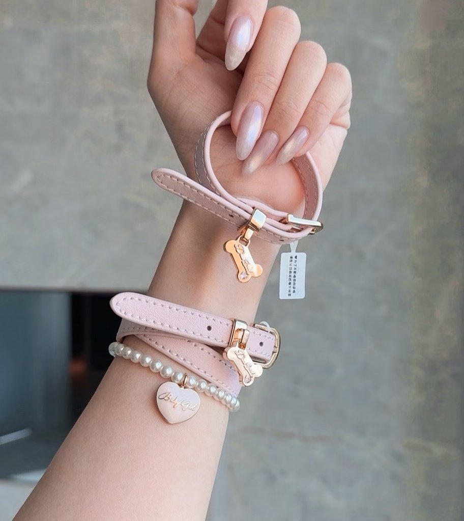 memayurayu's tweet photo. ㅤ   

Checking on the store's newly arrived products—think of it as something more subtle than a leash around your neck. An obedient puppy like you should be able to wear something like a puppy bracelet, right?

ㅤ https://t.co/mKvkXUEvh5