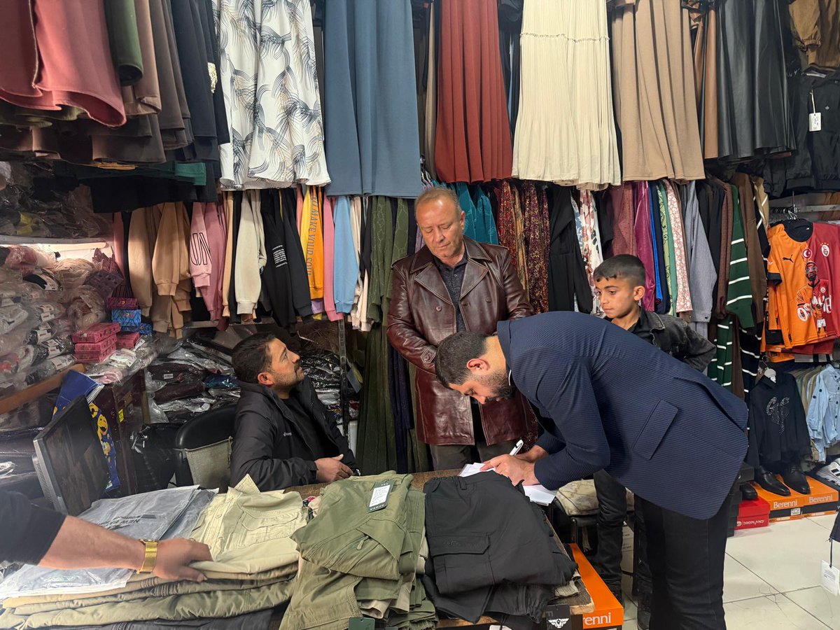 AK Parti Van (@ak_partivan) on Twitter photo AK Parti Van İl ve 13 İlçe teşkilatı, üç kademe eş zamanlı olarak, bugün sahadaydı. Girilmedik sokak, sıkılmadık el bırakmamaya kararlıyız.
BAŞKALE
<a href="/ArvasAbdulahat/">Abdulahat Arvas</a> <a href="/abuyukgumus/">Ahmet Büyükgümüş</a> <a href="/sercanbayer88/">Sercan Bayer</a> <a href="/stkbyrm4/">sıtkı bayram</a> AK Parti Van İl ve 13 İlçe teşkilatı, üç kademe eş zamanlı olarak, bugün sahadaydı. Girilmedik sokak, sıkılmadık el bırakmamaya kararlıyız.
BAŞKALE
<a href="/ArvasAbdulahat/">Abdulahat Arvas</a> <a href="/abuyukgumus/">Ahmet Büyükgümüş</a> <a href="/sercanbayer88/">Sercan Bayer</a> <a href="/stkbyrm4/">sıtkı bayram</a>