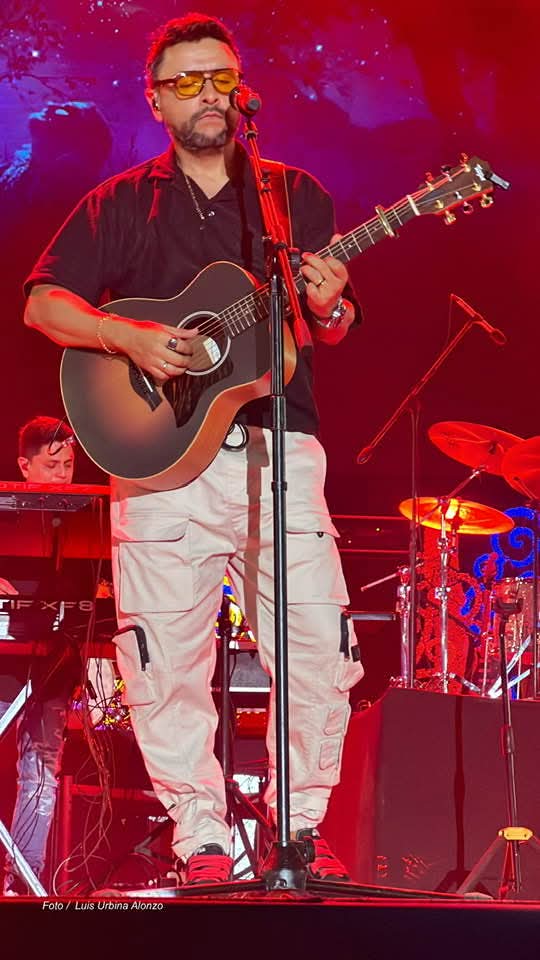 JaimeNindiri's tweet photo. 🚨#Nicaragua, el pueblo Cristiano Evangelico celebrando 32 años de fundación de Radio Maranatha y 22 años de Ríos de Agua Viva. El cantante Colombiano #AlexCampo fue acompañado por miles de cristianos que corearon sus alabanzas.
#TemposDePaz #AbrilMesDeLaPaz
#PlOMO19 https://t.co/qDt16h3sj7