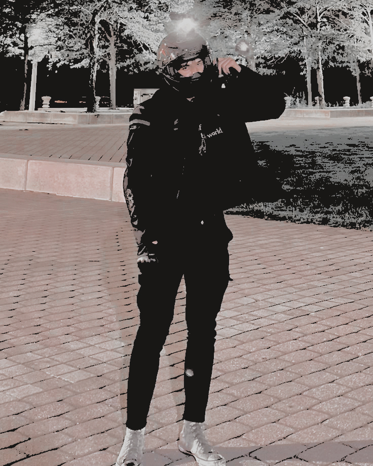 hardtailing's tweet image. ⠀⠀
knock  yourself  out .