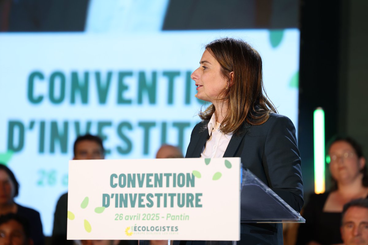 marinetondelier's tweet photo. Les forces obscures du néo-nazisme, du néo-fascisme, du néo-pétainisme se répandent.

On dit l'extrême droite aux portes du pouvoir. Mais elle en a déjà franchit le seuil.

Face à la bête immonde, nous avons une ligne stratégique.

Et cette ligne, c’est l’antifascisme ! https://t.co/xg8z8kGz5z