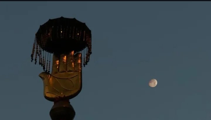 Kamal Husan Tha Ummul Baneen Ka Ghaziع, 
Aey Chand Tujhse Zyada Haseen Tha Ghaziع...🤍