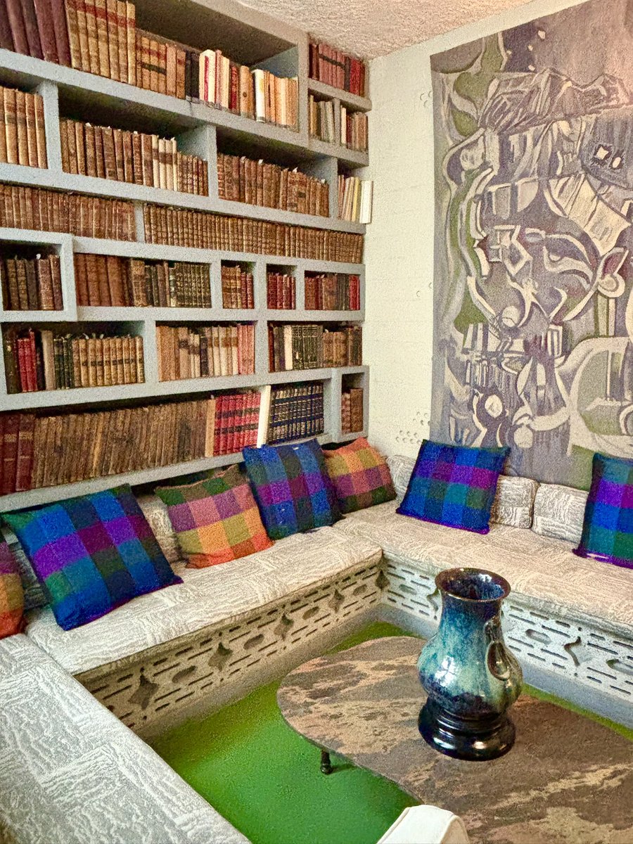 Greece_Journal's tweet photo. Books, art, ceramics, pillows…
📚🖼️🏺
What a paradise, the 5-storey home of the famous Greek painter Nikos Hadjikyriakos-Ghikas (1906-1994). 👨🎨
This house is now a museum: the #GhikaGallery, part of the @TheBenakiMuseum
📍Krizotou 3, Kolonaki, #Athens
#AnotherAthens #MyAthens https://t.co/Psmcr2zvi1