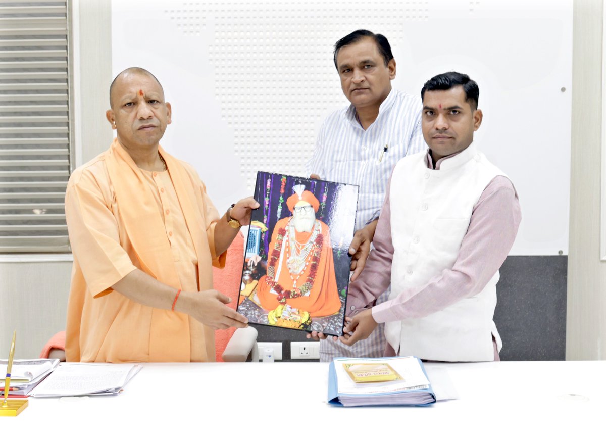 मुख्यमंत्री श्री <a href="/myogiadityanath/">Yogi Adityanath</a> जी महाराज से आज लखनऊ में जनपद संभल के गुन्नौर विधान सभा क्षेत्र के पूर्व विधायक श्री अजीत कुमार 'राजू' यादव जी ने शिष्टाचार भेंट की।

इस अवसर पर श्री कुलदीप शर्मा जी, निदेशक, कॉग्निट फार्मास्युटिकल्स भी उपस्थित रहे।