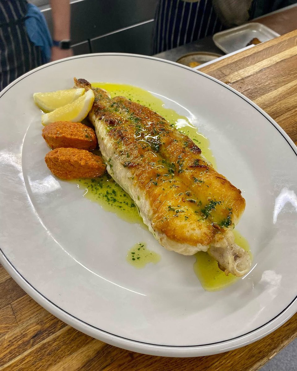 noahsbristol's tweet photo. Whole Cornish monkfish tail for two with romesco and garlic & parsley olive oil - a thing of beauty 🤩
Served with your choice of chips or potato salad ✨
#monkfish #romesco #noahsbristol #bristolrestaurant https://t.co/K4SKGAdT4Y
