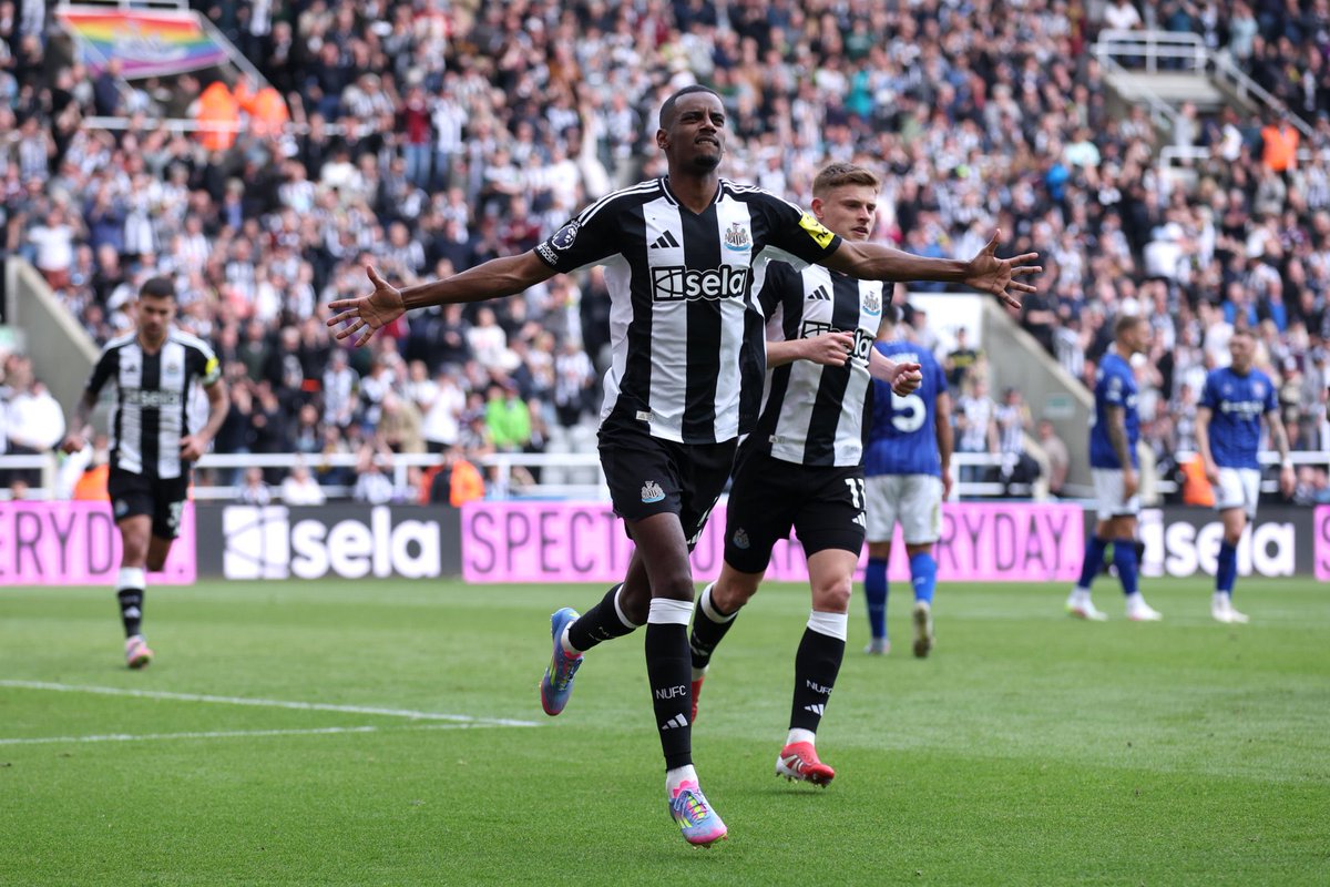 imfuraluc01's tweet photo. PL | RESULTS 

Newcastle 3-0 Ipswich FC 

Brighton 3-2 West Ham 

Southampton 1-2 Fulham 

Wolves 3-0 Leicester 

Chelsea FC 1-0 Everton 

STANDINGS: 34 GAMES 

1. Liverpool 79 Pts (-1) 
2. Arsenal 67 Pts 
3. Newcastle 62 Pts 
4. Man City 61 Pts 
5. Chelsea FC 60 Pts 
6. Nottingham 60 Pts (-1) 
.
.
.
.
.
.
.
.
15. Man u 38 Pts (-1) 

Banangeeee 🤔 

@betPawaRW @exibine_ 

@bbkigalifm 89.7 FM