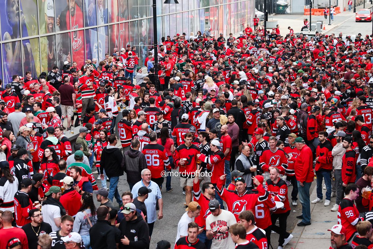 Find Waldo 😂
#mordyphoto #njdevils #nhl #hockey #nhlpa #sports #photography #canon