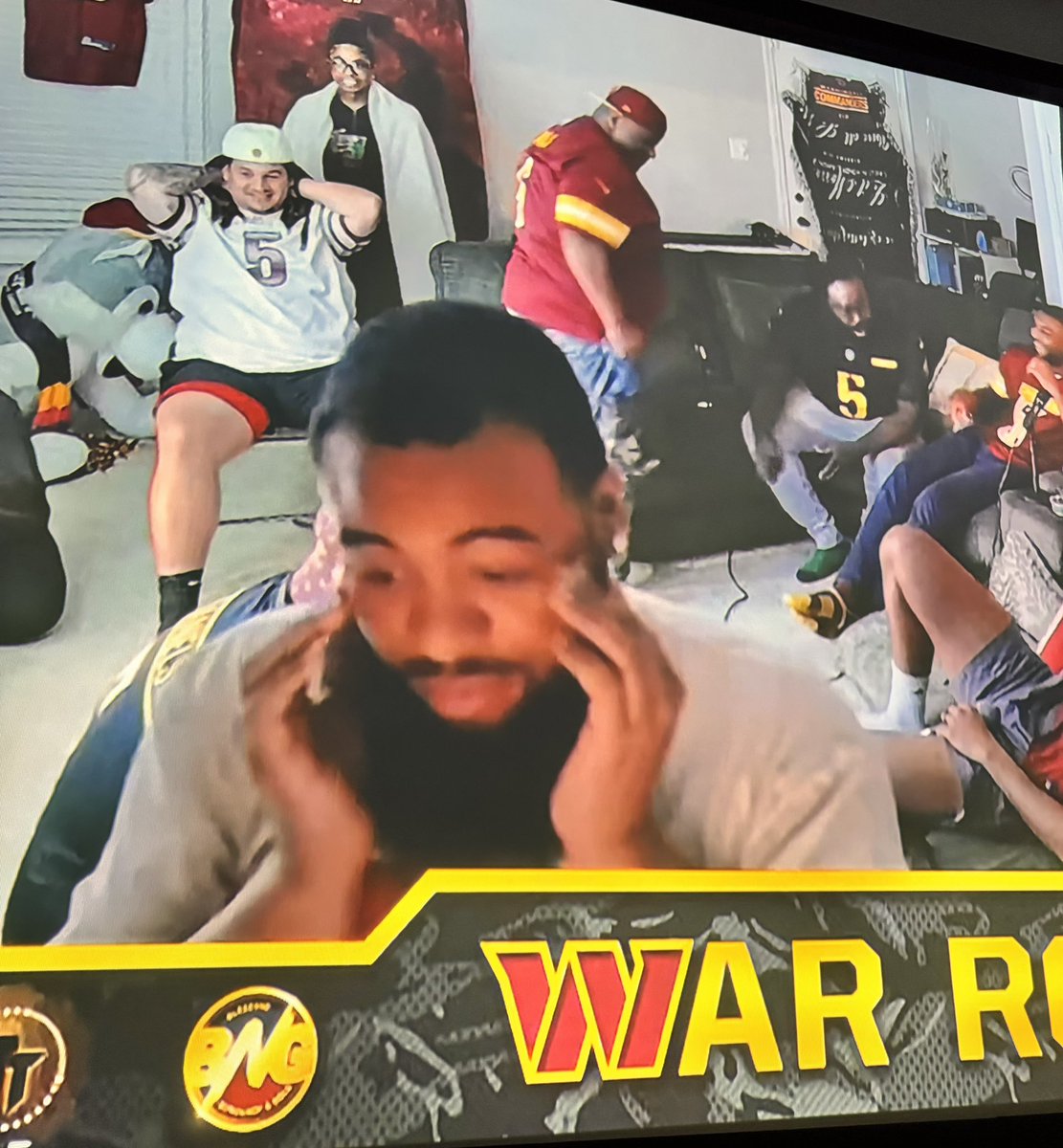 Bleeding Burgundy & Gold tweet media