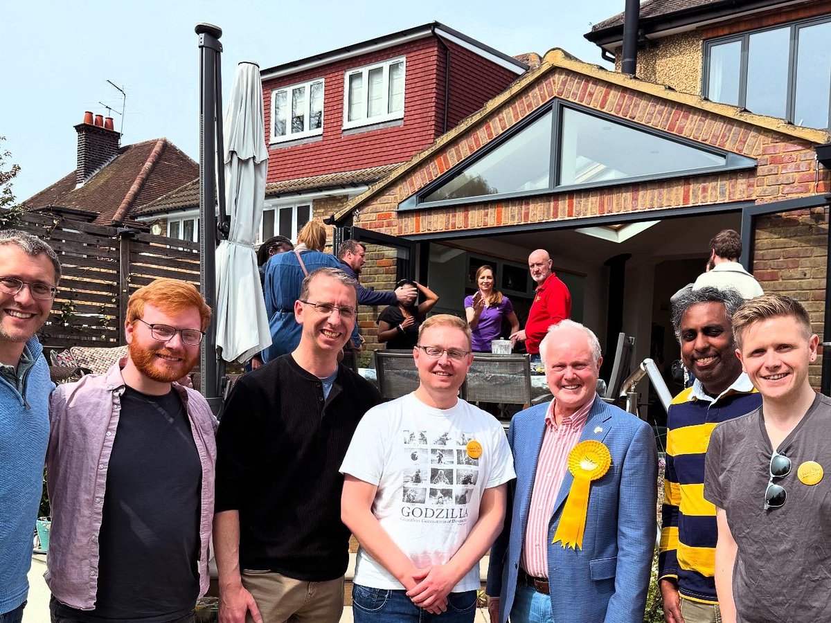 VMMChamberlain's tweet image. Had a brilliant day campaigning with @WatfordLibDems &amp;amp; the amazing @WatfordMayor!
They’re fighting to fix the NHS and calling out how both the Tories and Labour have failed to invest in the vital infrastructure we need.
Please get out and help where we can! #LibDems #WinningHere