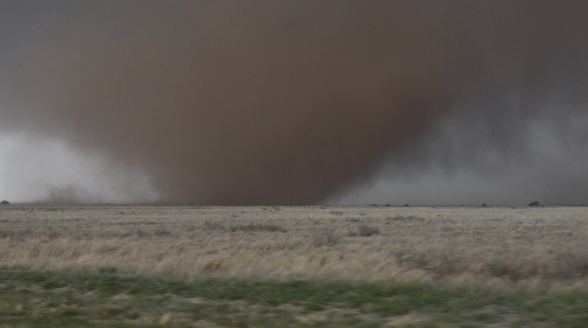 _Radarr's tweet image. Dusty tornadoes yesterday in West Texas #txwx