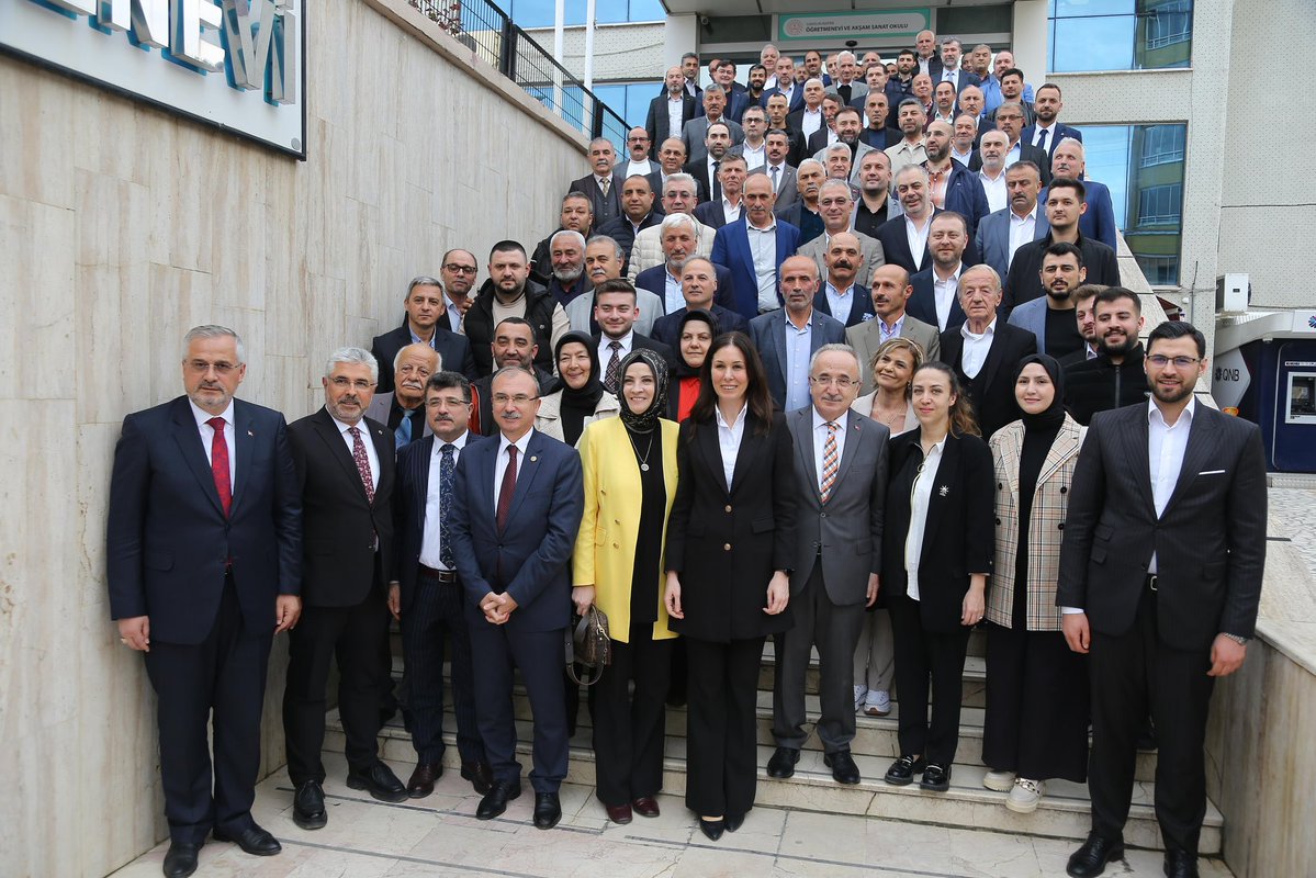 Çiğdem Karaaslan (@ck_samsun) on Twitter photo 📍Bafra’dayız.
Milletvekillerimiz Sn. <a href="/AvOrhanKIRCALI/">Av. Orhan KIRCALI 🇹🇷</a>, Sn. <a href="/AvukatErsanAksu/">Ersan AKSU🇹🇷</a> ve İl Başkanımız Sn. <a href="/mehmet_kose55/">Mehmet Köse</a> ile İlçe Danışma Meclisi Toplantımızı, geçmişten bugüne AK Parti’mize emek ve gönül veren teşkilatlarımızın ve her zaman yanımızda olan değerli hemşehrilerimizin 📍Bafra’dayız.
Milletvekillerimiz Sn. <a href="/AvOrhanKIRCALI/">Av. Orhan KIRCALI 🇹🇷</a>, Sn. <a href="/AvukatErsanAksu/">Ersan AKSU🇹🇷</a> ve İl Başkanımız Sn. <a href="/mehmet_kose55/">Mehmet Köse</a> ile İlçe Danışma Meclisi Toplantımızı, geçmişten bugüne AK Parti’mize emek ve gönül veren teşkilatlarımızın ve her zaman yanımızda olan değerli hemşehrilerimizin
