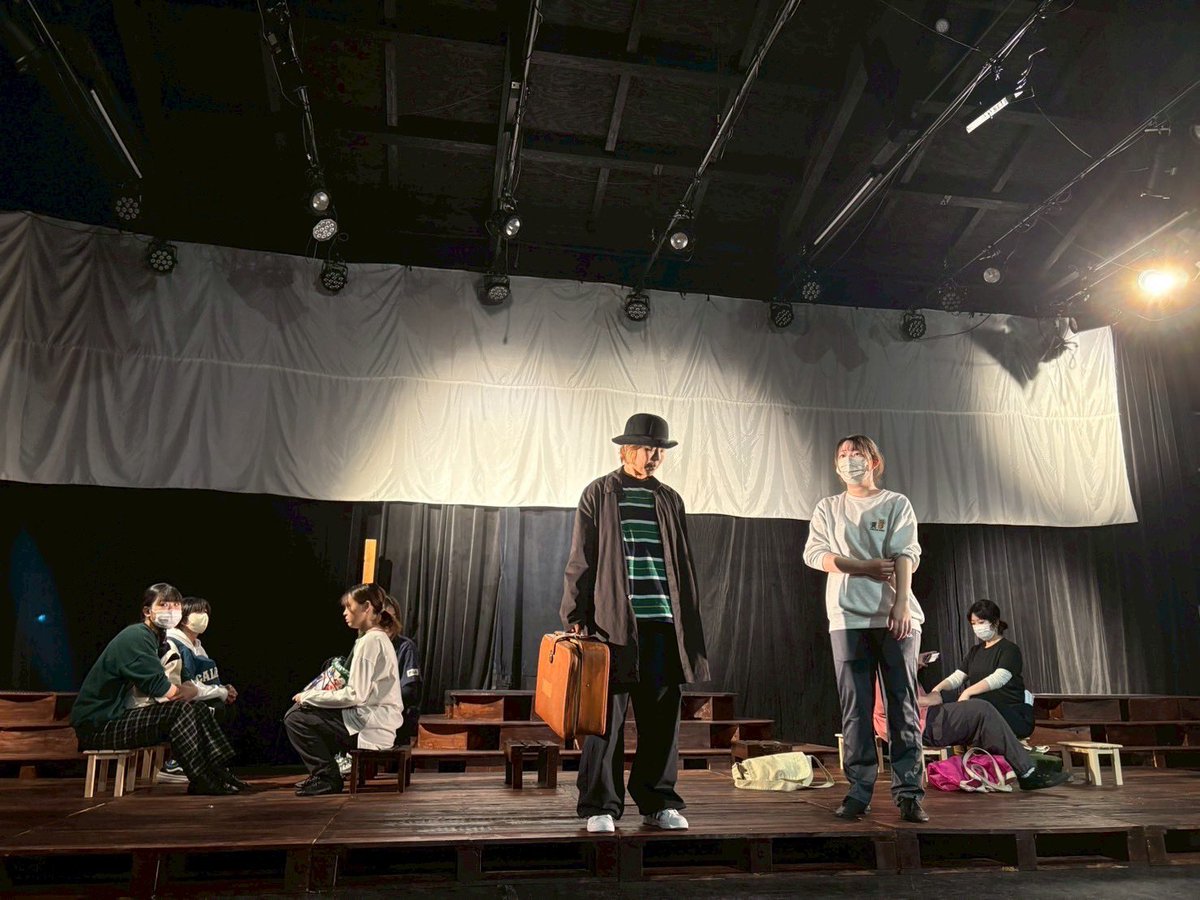 人間と自然　
間に生きた宮沢賢治。

「本当の幸いとは、一体なんだろう」

きっと、この舞台のおしまい。
あなたもきっと
            探したくなるに
                      違いありません。

#ミュージカル
#舞台
#宮沢賢治