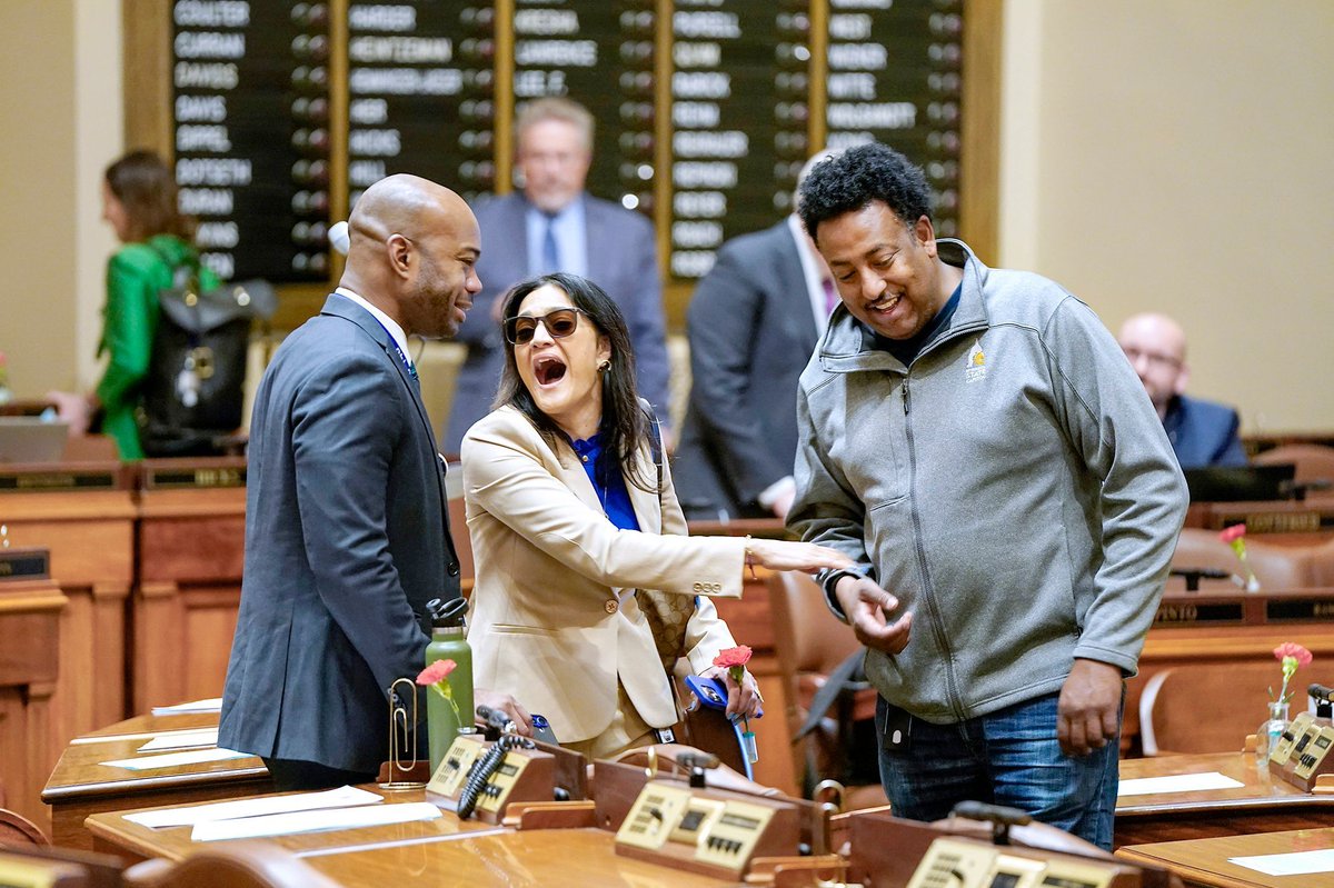 MNHouseInfo (@mnhouseinfo) on Twitter photo Reps. <a href="/CedrickFrazier/">Cedrick Frazier</a>, <a href="/MariaIsa/">Representative María Isa</a> and <a href="/samakabforhouse/">Rep. Samakab Hussein 🇺🇸</a> share a laugh following an April 23 #mnhouse floor session.
📸 Michele Jokinen
#mnleg Reps. <a href="/CedrickFrazier/">Cedrick Frazier</a>, <a href="/MariaIsa/">Representative María Isa</a> and <a href="/samakabforhouse/">Rep. Samakab Hussein 🇺🇸</a> share a laugh following an April 23 #mnhouse floor session.
📸 Michele Jokinen
#mnleg