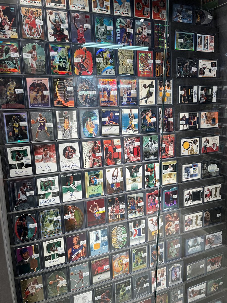 deehiichannel's tweet image. 久しぶりに行ってきました！
開封スペースの椅子の座り心地が抜群！
ここでいまりんがマイク・タイソンのブックレット引いたのです！
カードショップには友達との思い出が詰まってますわ！

#GWはミントへ行こう
#MINTLABTOKYO