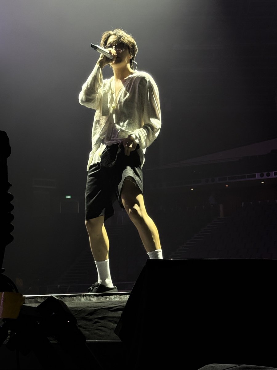 912daze's tweet photo. hello while this hobi was right in front of me i almost passed out 😅 https://t.co/Pa1SQNgxuo