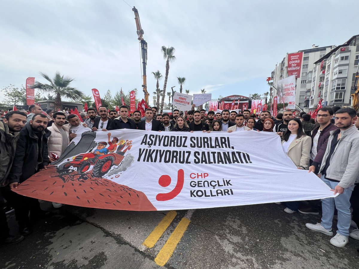 chpcukurovagnc's tweet photo. Millet İradesine Sahip Çıkıyoruz!
Genel Başkanımız Sayın Özgür Özel’in katılımıyla düzenlenen Cumhurbaşkanı adayımız Ekrem İmamoğlu’na özgürlük ve erken seçim için düzenlenen Mersin mitingine katılım sağladık.
Ya Hep Beraber Ya Hiç Birimiz! https://t.co/LxDR7tiErQ