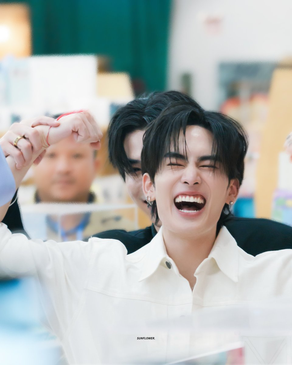 ismysunflowerrr's tweet image. 250425 - ทำอะไรก็ได้ ทำตามใจ ~ 🖤🤍

PERTHSANTA AT COMMAAND
#CommaAndxPerthSanta
#CommaAndBeYourOwnMuse
#PerthSanta #เพิร์ธแซนตัา 
#PerthTanapon #Santapp