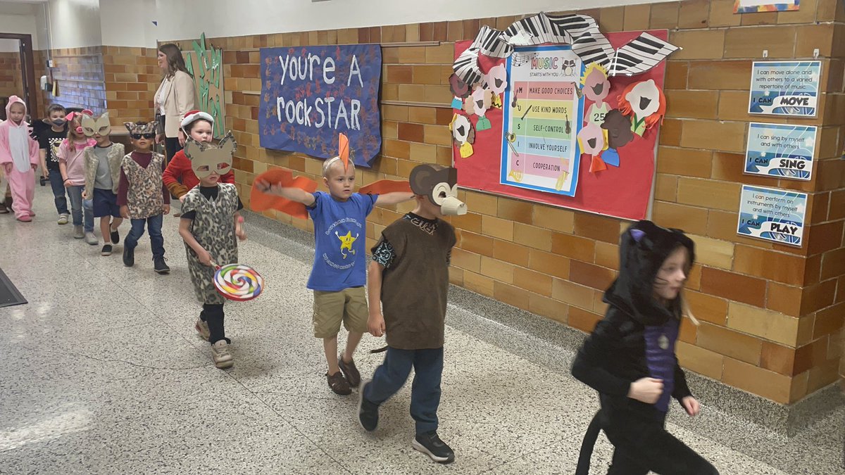 sydneyrendean's tweet photo. K-1st grade performance night @BowermanStars @officialSPS https://t.co/EHXJD6scx7