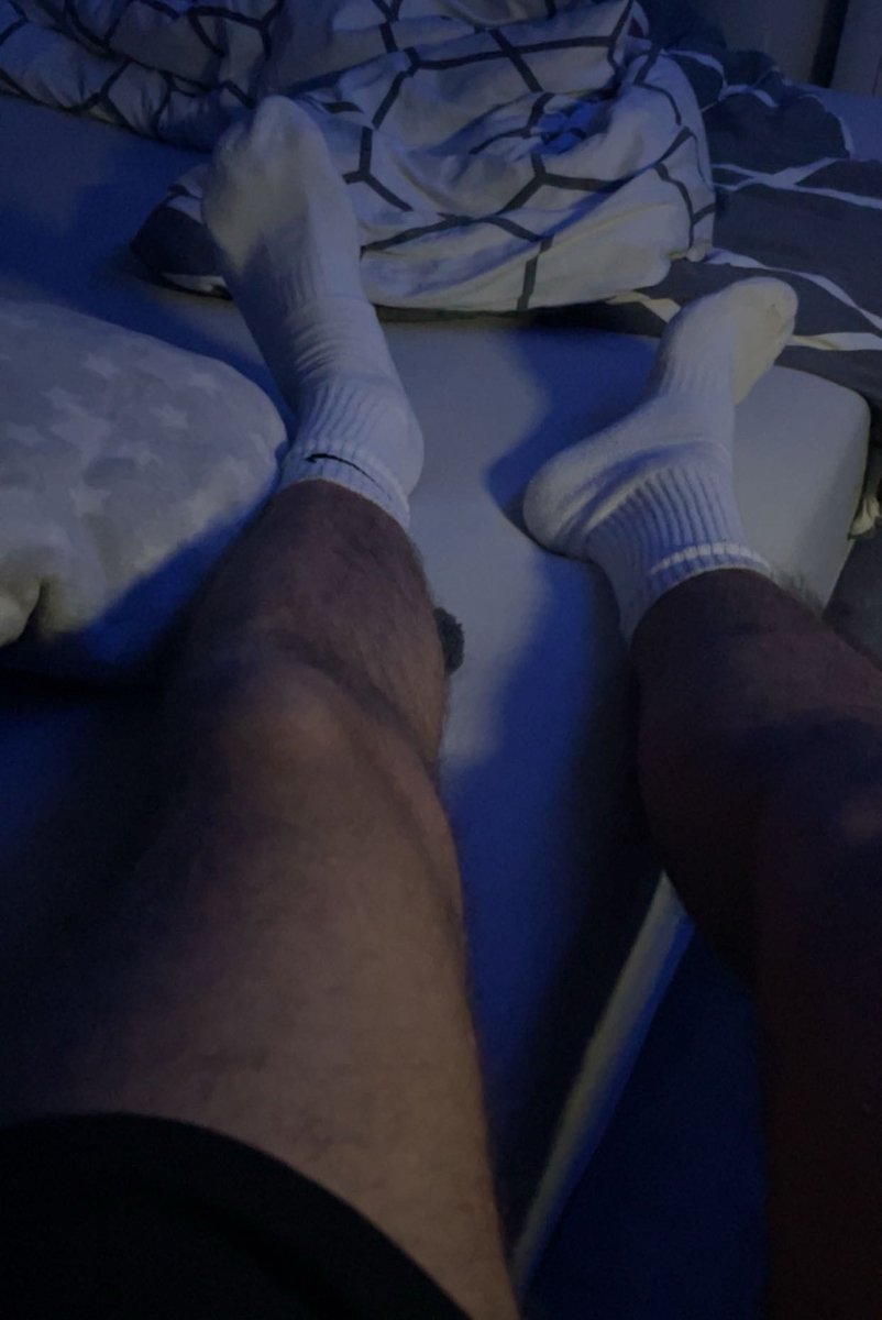 Masterofmoneyy's tweet photo. who worships my legs next? 😏🧦 

kto następny pada do moich nóg? 😏🧦 

#feet #socks #findom #cashmaster #feetmaster #footgod #humanATM #drain #underwear #bulge #teen #teenmaster #polishfindom #dojenie https://t.co/ILXzQzfaLK
