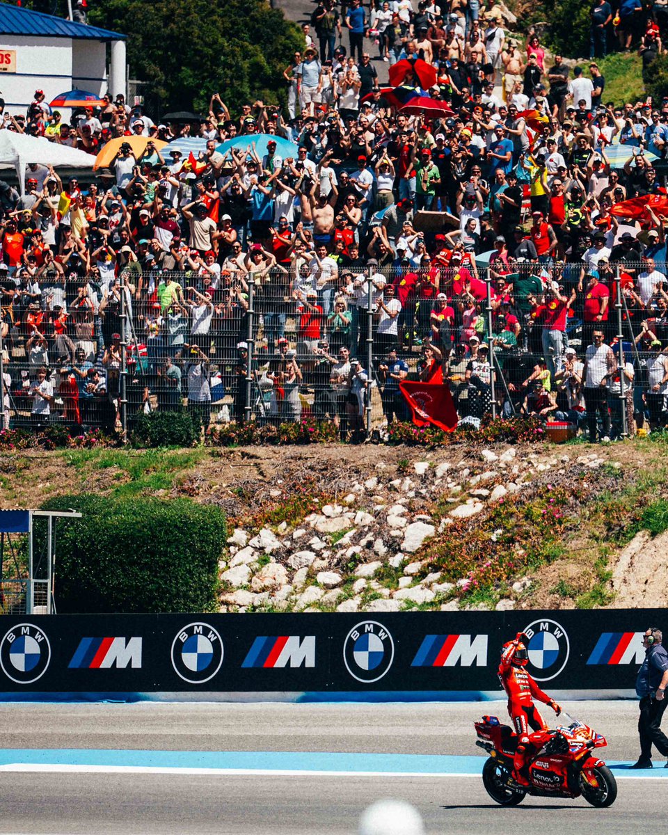 ducaticorse's tweet image. 💫No words needed 
➡️ 5 in a row 
🔥 What an amazing crowd! 

#ForzaDucati #DucatiLenovoTeam