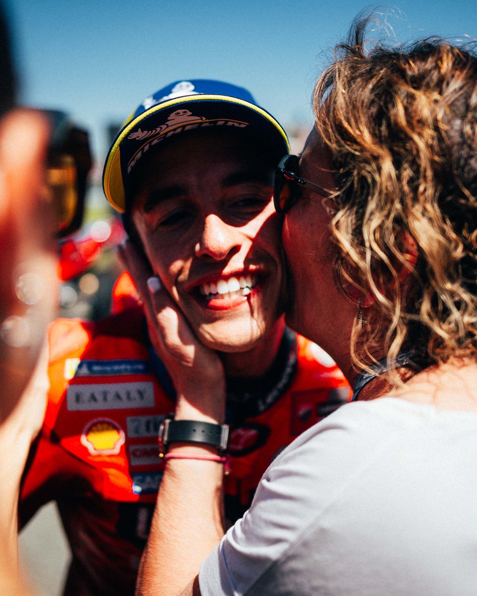 ducaticorse's tweet image. 💫No words needed 
➡️ 5 in a row 
🔥 What an amazing crowd! 

#ForzaDucati #DucatiLenovoTeam