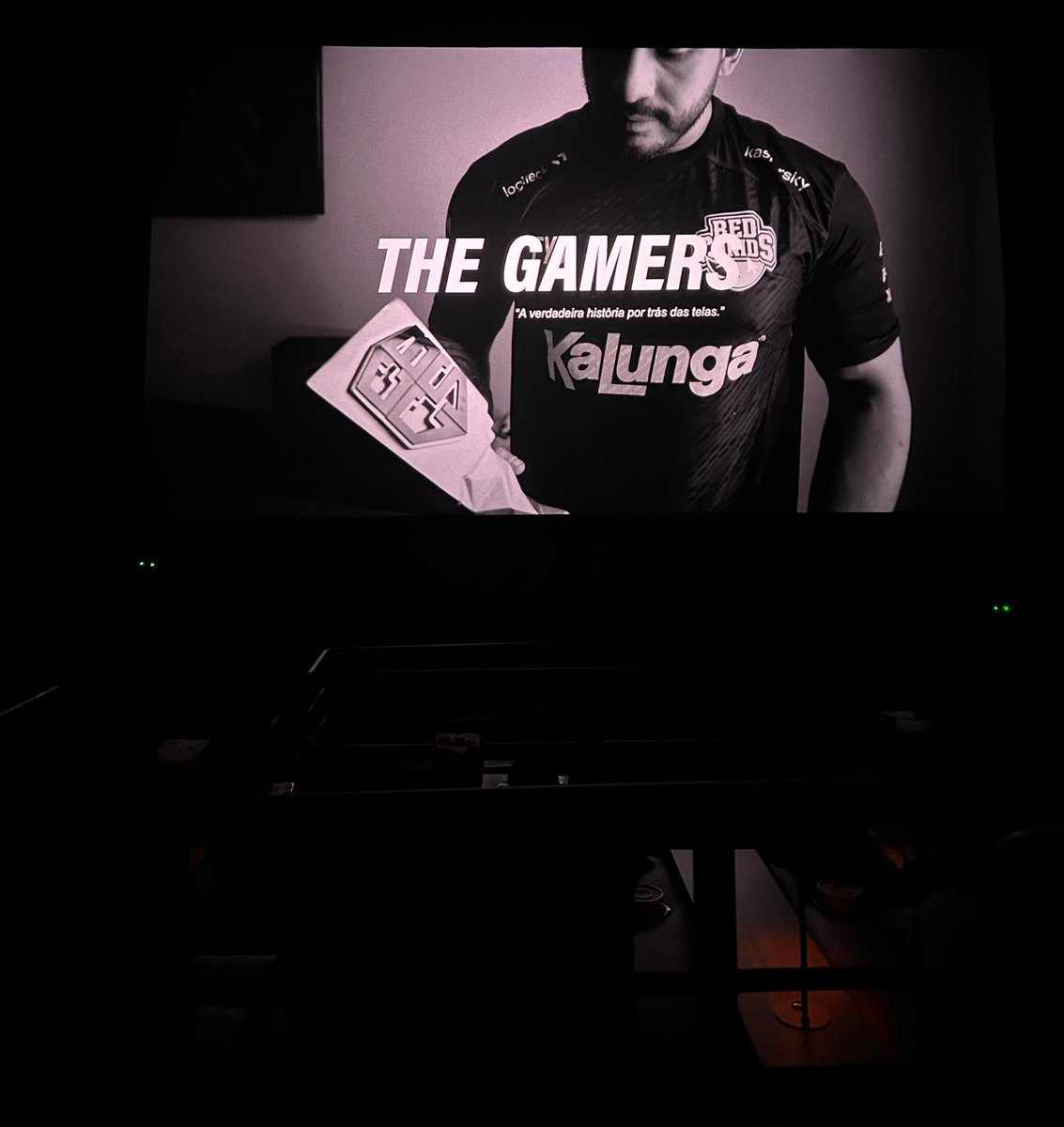 RED Canids Kalunga (@redcanids) on Twitter photo - 2x melhor jogador do mundo;
- 2016 atleta de esports do ano;
- 30 títulos internacionais;
- jogada histórica na Mirage que rendeu um grafite eterno em sua homenagem dentro do jogo;
É a história viva agora em documentário powered by <a href="/LogitechGBrasil/">Logitech G Brasil</a> - 2x melhor jogador do mundo;
- 2016 atleta de esports do ano;
- 30 títulos internacionais;
- jogada histórica na Mirage que rendeu um grafite eterno em sua homenagem dentro do jogo;
É a história viva agora em documentário powered by <a href="/LogitechGBrasil/">Logitech G Brasil</a>