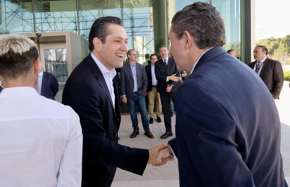 MauroGarzaMarin's tweet photo. ¡En Jalisco estamos haciendo que las cosas pasen!

Desde la Coordinación del Gabinete Económico tenemos claro hacia dónde vamos: queremos un estado que lidere en innovación, que atraiga inversión y que genere empleos de calidad. https://t.co/85uf6js3dv