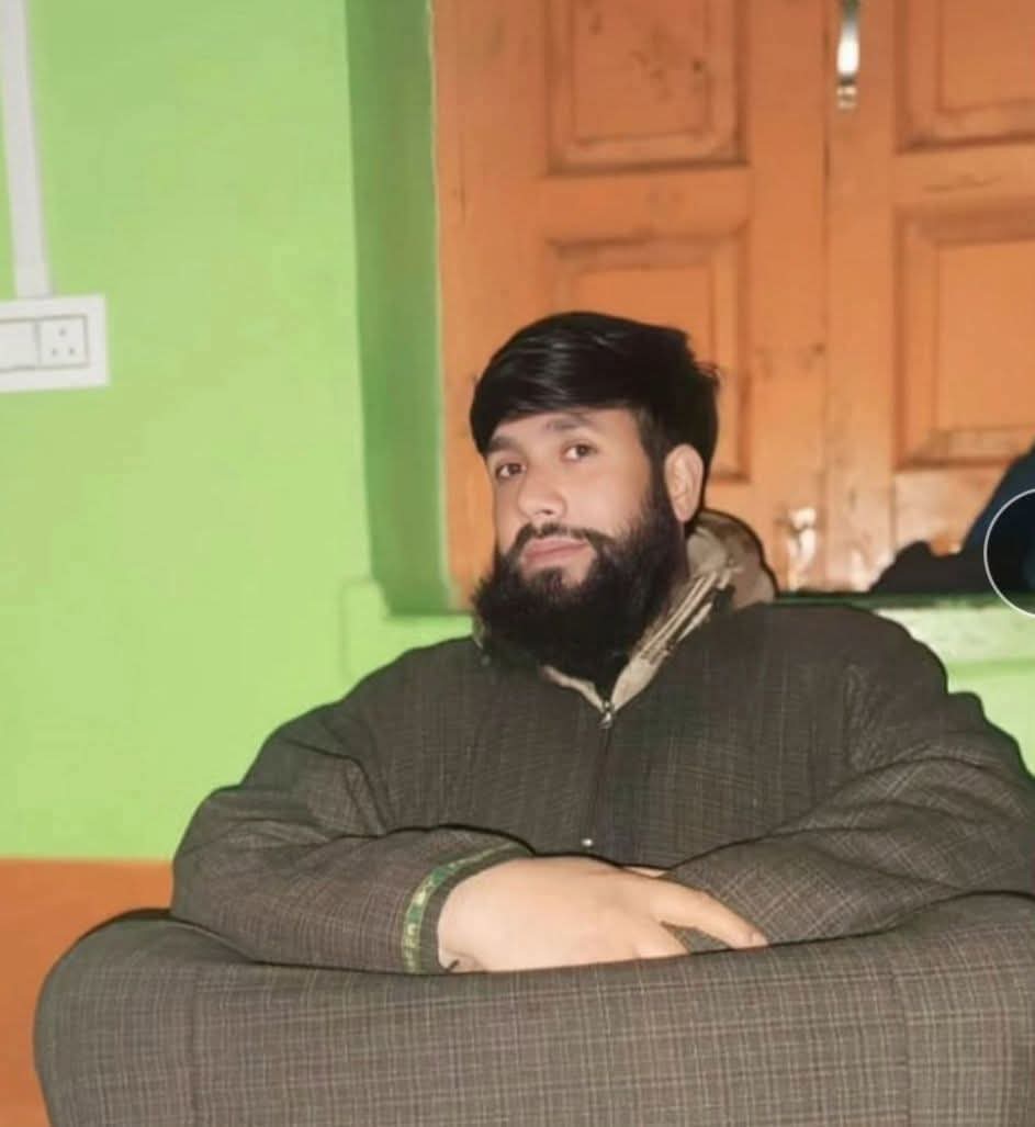 AbdullahRaoof's tweet photo. Civilian Altaf Lali, brother of jailed militant Talib Lali , killed in fake encounter,As the news of his death spread, protests erupted in Bandipora’s Ajas with his family alleging that the encounter was fake. #Justice https://t.co/Nnhexkwhjx