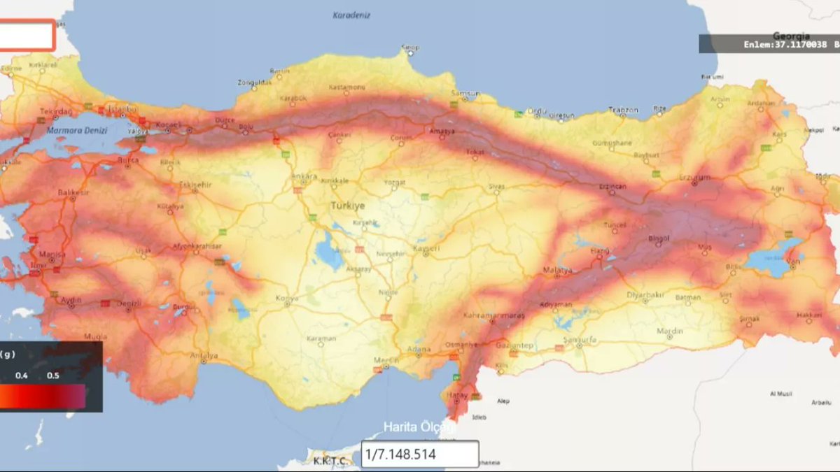İstanbul'dan gidemesek bile sokağımın ivme ve deprem riskini anlayıp ona göre hareket edebiliriz. Örneğin binamıza baktırabilir, sokak riskliyse belki yakın sokaklara taşınmayı düşünebiliriz. AFAD'ın sokak sokak gösteren etkileşimli ivme haritası için bi rehber flood'u yapalım: