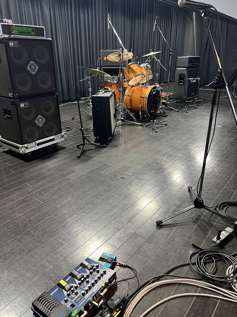 asadaken's tweet photo. 終演後からの翌日の設営
朝には演者INしてリハーサルが始まるので今日はここまで。一旦、寝る！ https://t.co/DRZAisaan2