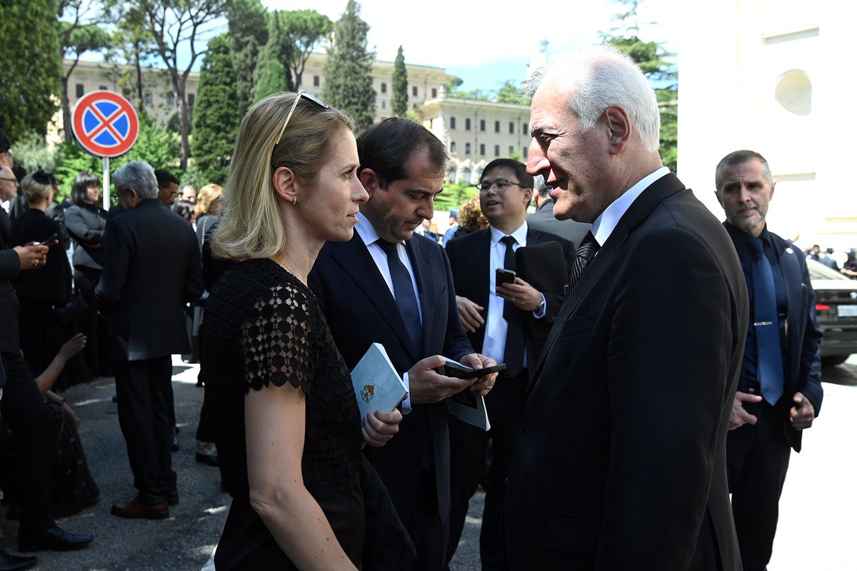 kajakallas's tweet photo. In Rome, I discussed my upcoming visit to Armenia with President Vahagn Khachaturyan. 

I reaffirmed the EU’s strong commitment to deepening ties and exchanged views on the situation in South Caucasus, incl efforts towards Armenia-Azerbaijan normalization, and peace in the region https://t.co/vSt3bJlhFG
